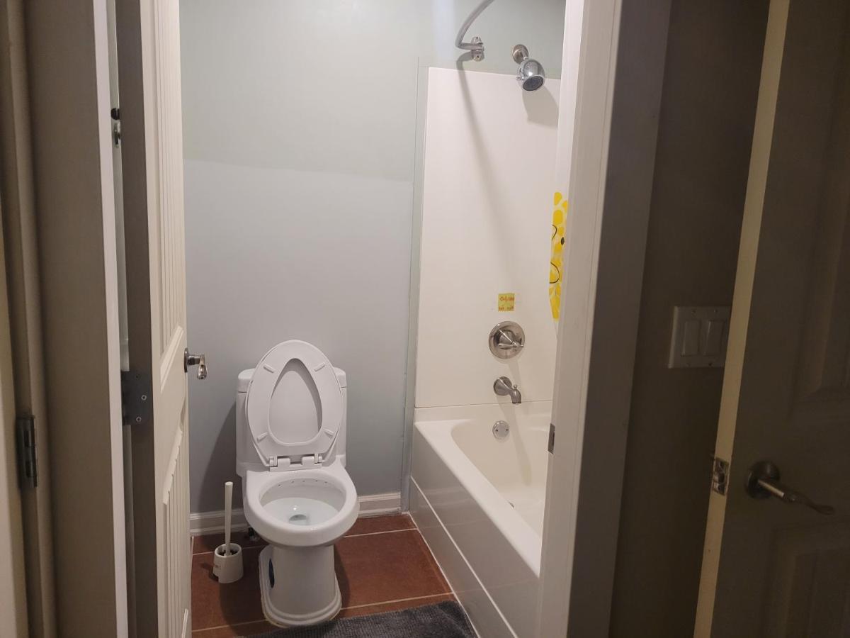 Vancouver Jenny'S Guesthouse Кокитлам Екстериор снимка