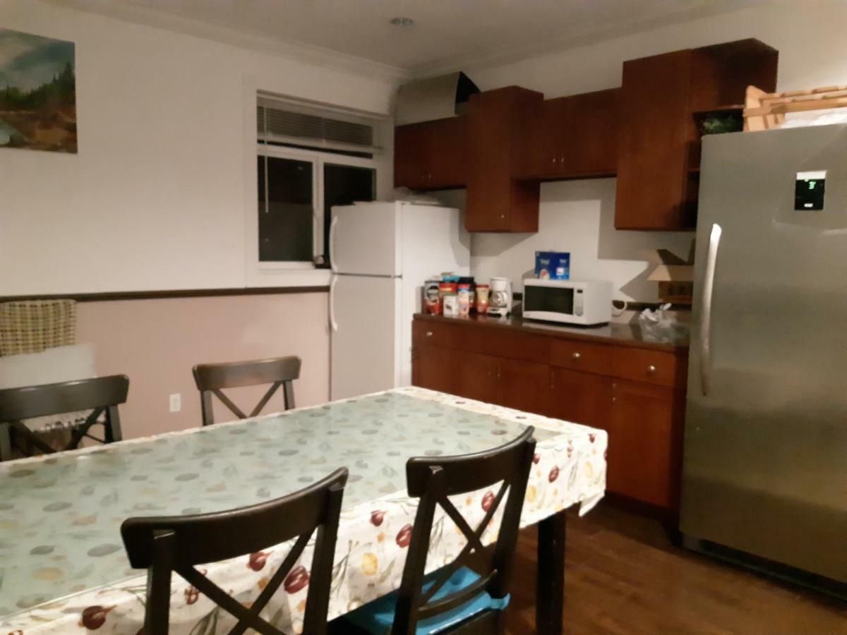 Vancouver Jenny'S Guesthouse Кокитлам Екстериор снимка