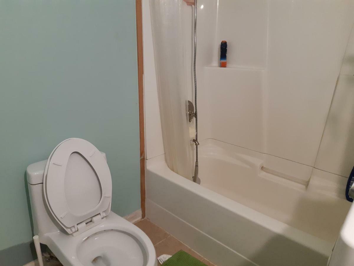 Vancouver Jenny'S Guesthouse Кокитлам Екстериор снимка